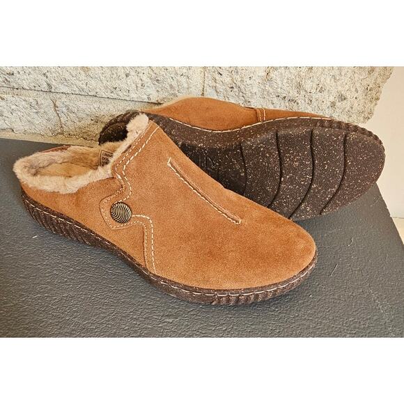 Clarks Caroline Step Slip-On Flats, Fur lined, STitching & Button Tan, NEW, Sz 7 - Picture 4 of 8